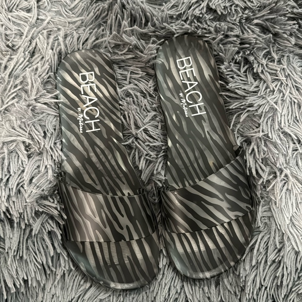 NWOT Super Cute Beach sandals